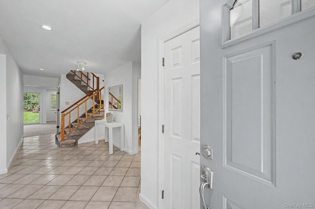 16 Cross Bow Lane, Commack, NY 11725