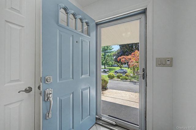 16 Cross Bow Lane, Commack, NY 11725