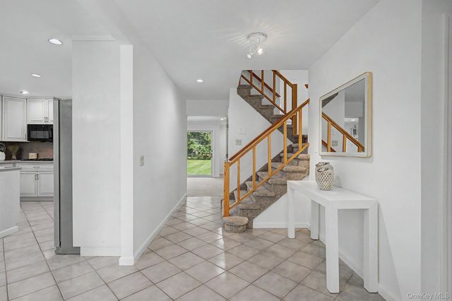 16 Cross Bow Lane, Commack, NY 11725