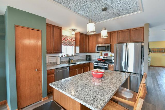 6127 115th AVENUE, Kenosha, WI 53142