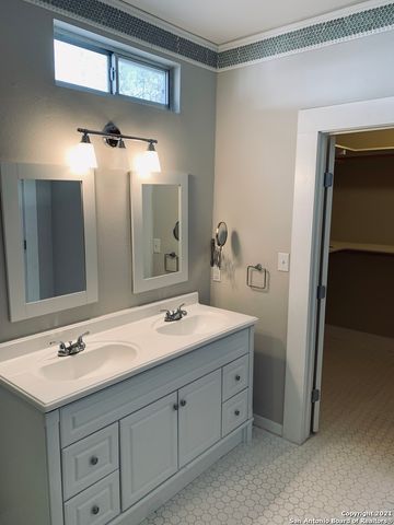429 W Mistletoe Ave Apt 101, San Antonio, TX 78212