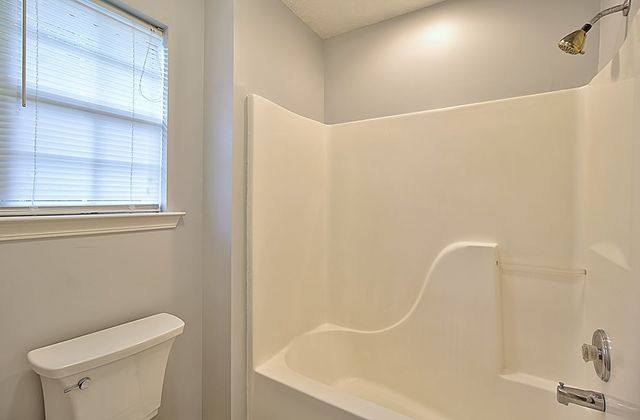 210 Easy Street, Hinesville, GA 31313