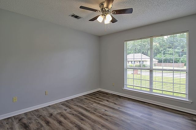 210 Easy Street, Hinesville, GA 31313