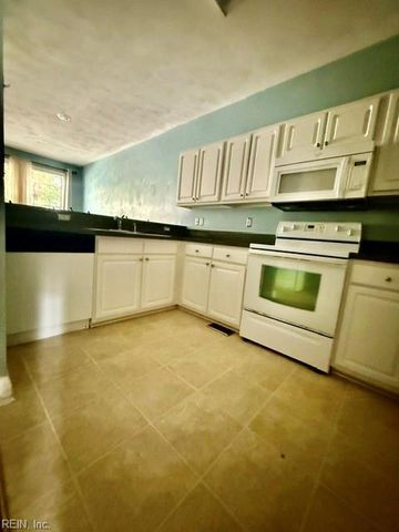 200 Maple Ave Apt B, Norfolk, VA 23503