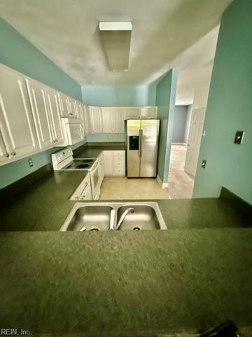 200 Maple Ave Apt B, Norfolk, VA 23503