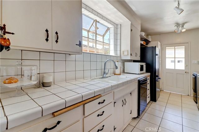 317 N Beachwood Avenue, Burbank, CA 91506