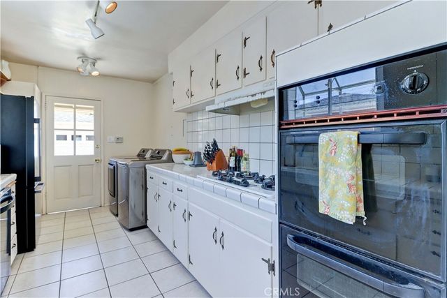 317 N Beachwood Avenue, Burbank, CA 91506
