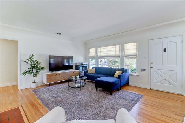 317 N Beachwood Avenue, Burbank, CA 91506