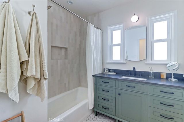 317 N Beachwood Avenue, Burbank, CA 91506