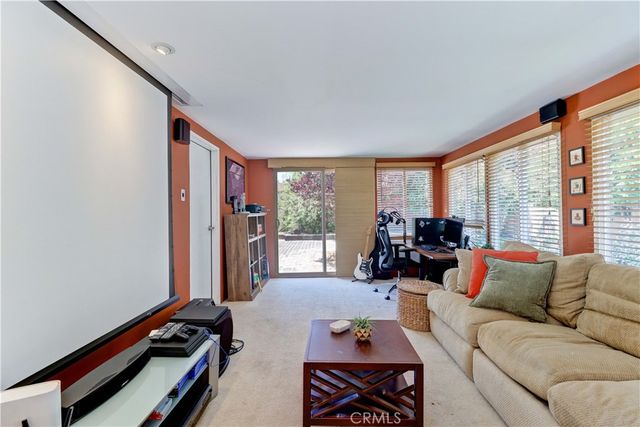 317 N Beachwood Avenue, Burbank, CA 91506