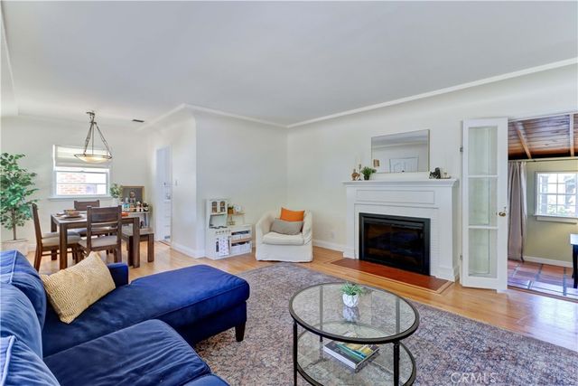 317 N Beachwood Avenue, Burbank, CA 91506
