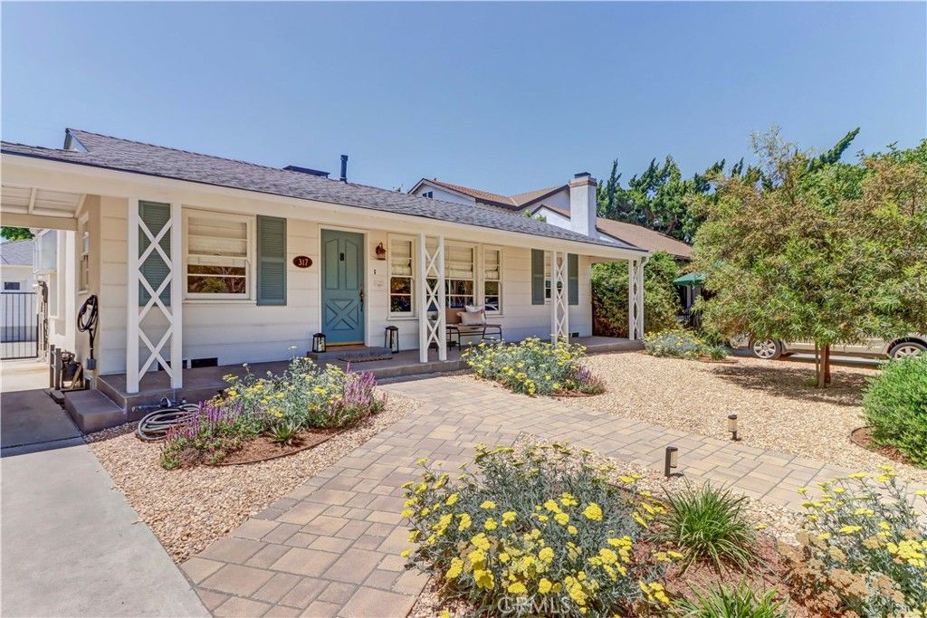 Image 1 of property listing at 317 N Beachwood Avenue, Burbank, CA 91506