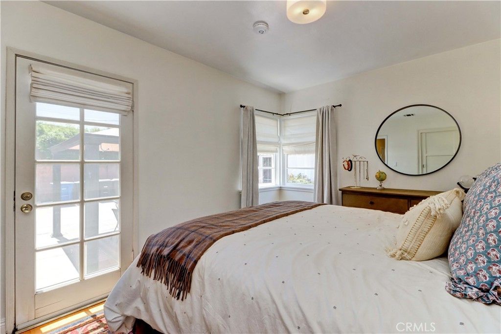 Image 17 of property listing at 317 N Beachwood Avenue, Burbank, CA 91506