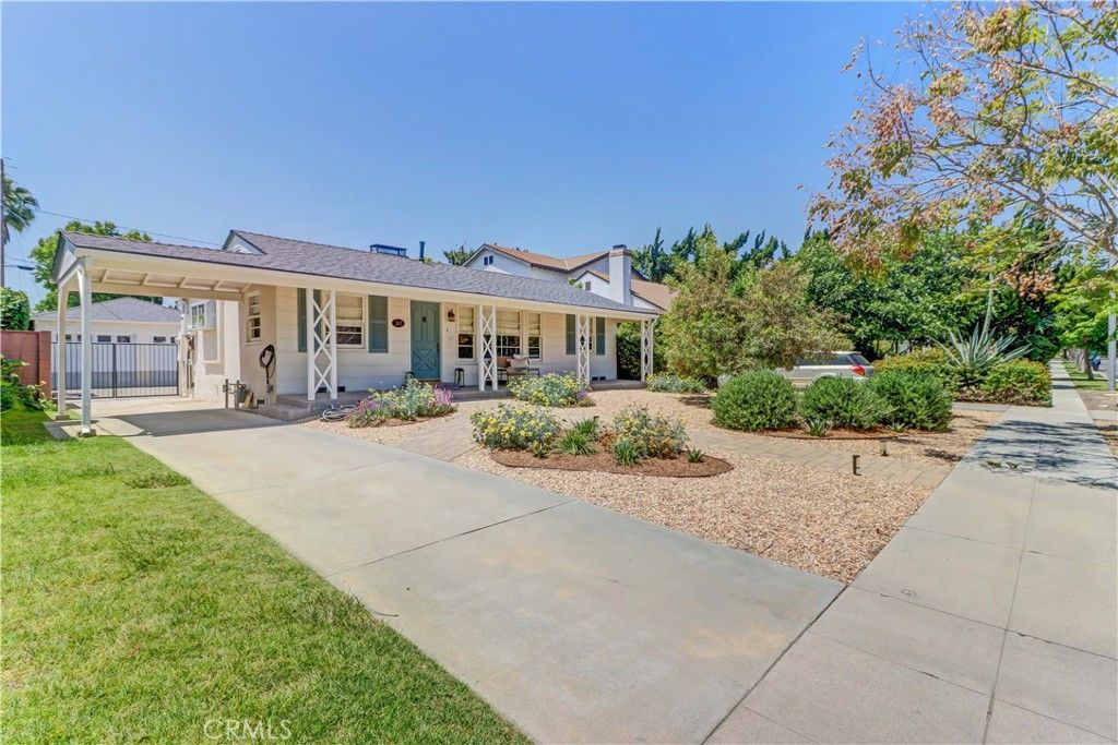 Image 2 of property listing at 317 N Beachwood Avenue, Burbank, CA 91506