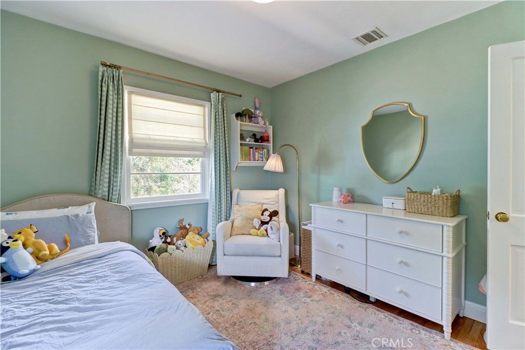 Image 22 of property listing at 317 N Beachwood Avenue, Burbank, CA 91506