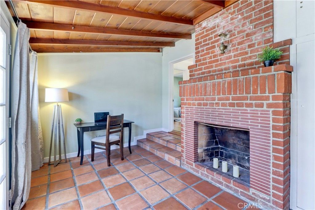 Image 23 of property listing at 317 N Beachwood Avenue, Burbank, CA 91506