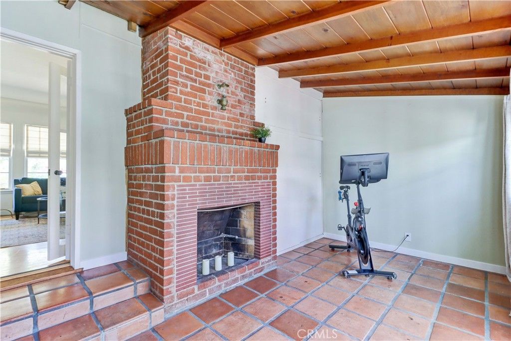 Image 24 of property listing at 317 N Beachwood Avenue, Burbank, CA 91506