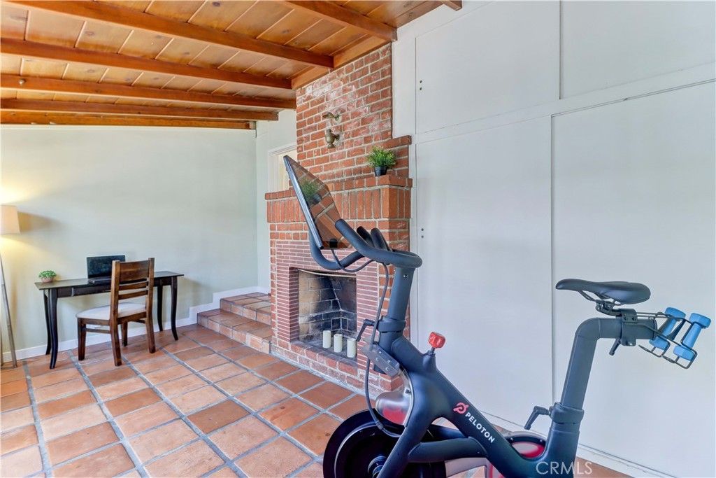 Image 25 of property listing at 317 N Beachwood Avenue, Burbank, CA 91506