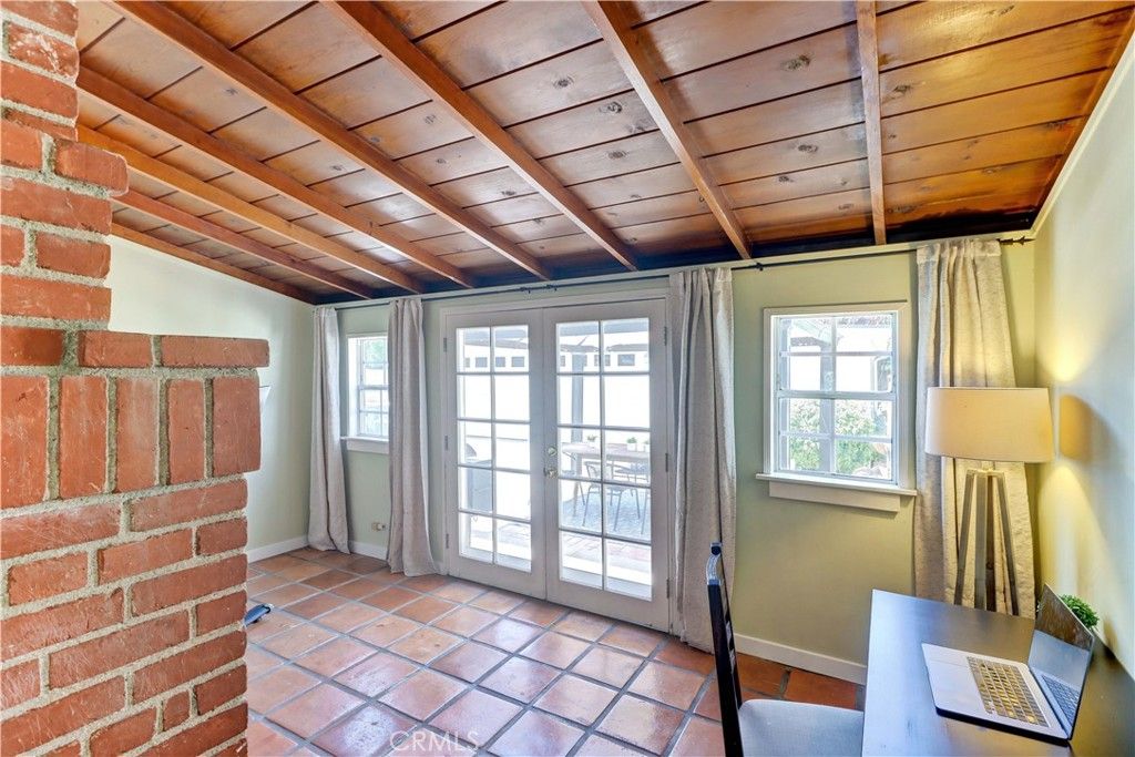 Image 26 of property listing at 317 N Beachwood Avenue, Burbank, CA 91506