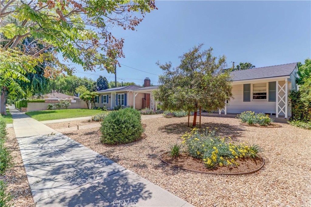 Image 3 of property listing at 317 N Beachwood Avenue, Burbank, CA 91506