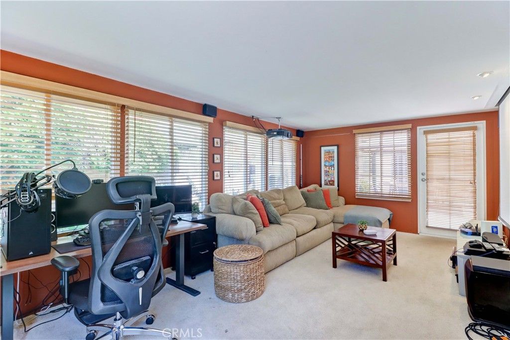 Image 33 of property listing at 317 N Beachwood Avenue, Burbank, CA 91506