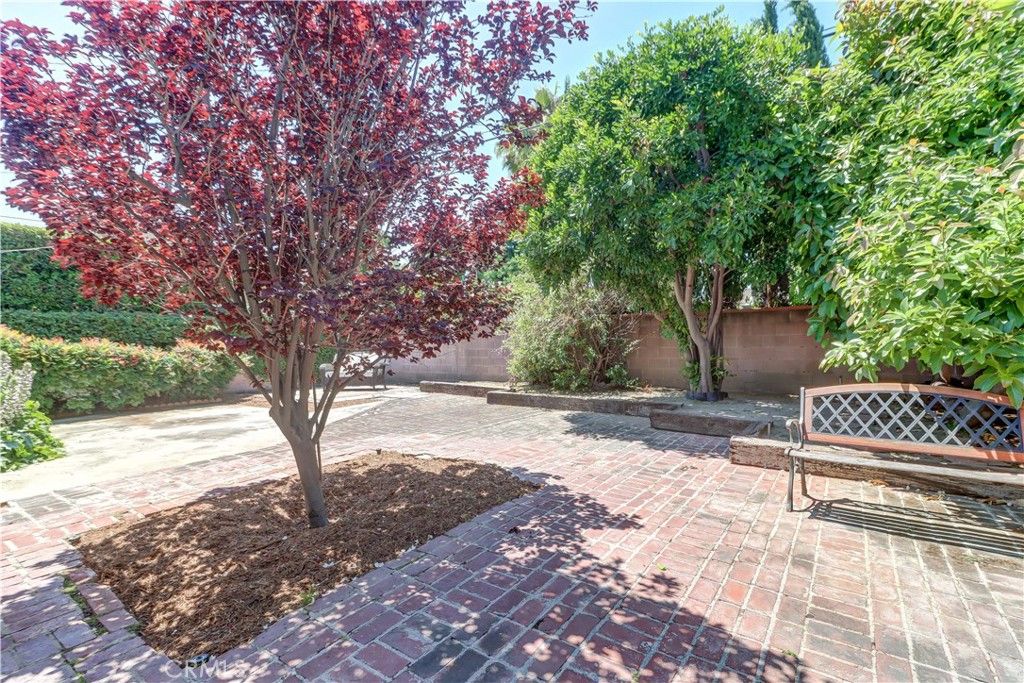 Image 37 of property listing at 317 N Beachwood Avenue, Burbank, CA 91506