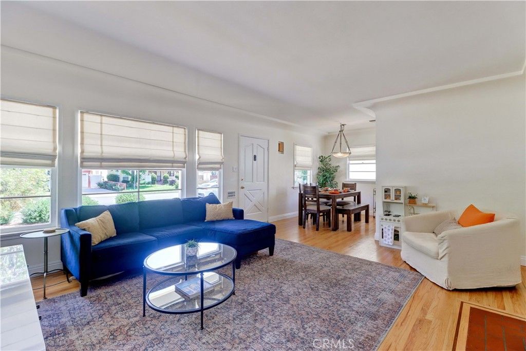 Image 6 of property listing at 317 N Beachwood Avenue, Burbank, CA 91506