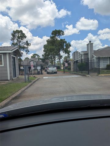 12214 Bob White Drive 122, Houston, TX 77035