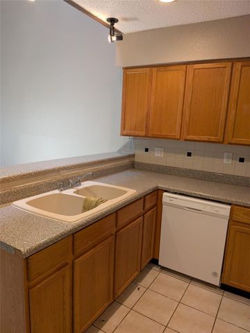 12214 Bob White Drive 122, Houston, TX 77035