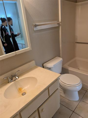 12214 Bob White Drive 122, Houston, TX 77035