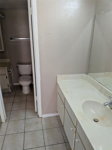 12214 Bob White Drive 122, Houston, TX 77035