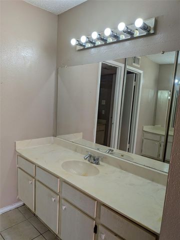 12214 Bob White Drive 122, Houston, TX 77035