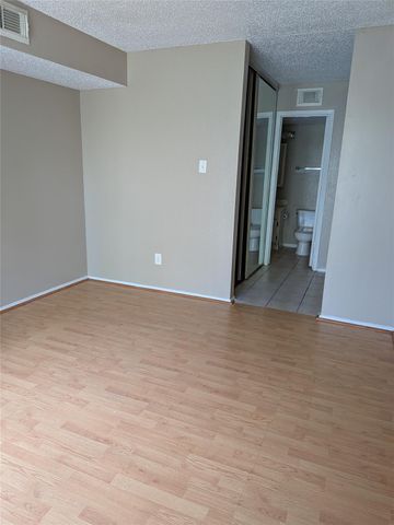 12214 Bob White Drive 122, Houston, TX 77035