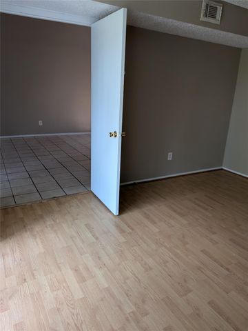 12214 Bob White Drive 122, Houston, TX 77035