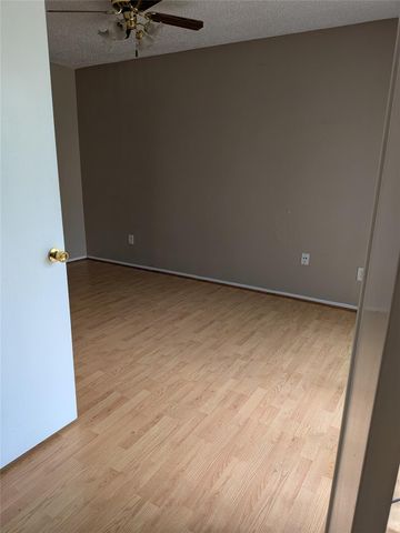 12214 Bob White Drive 122, Houston, TX 77035
