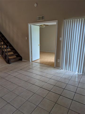 12214 Bob White Drive 122, Houston, TX 77035