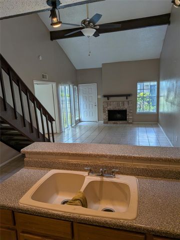 12214 Bob White Drive 122, Houston, TX 77035