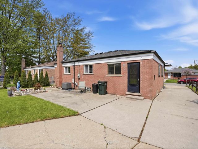21620 Francis Street, St Clair Shores, MI 48082