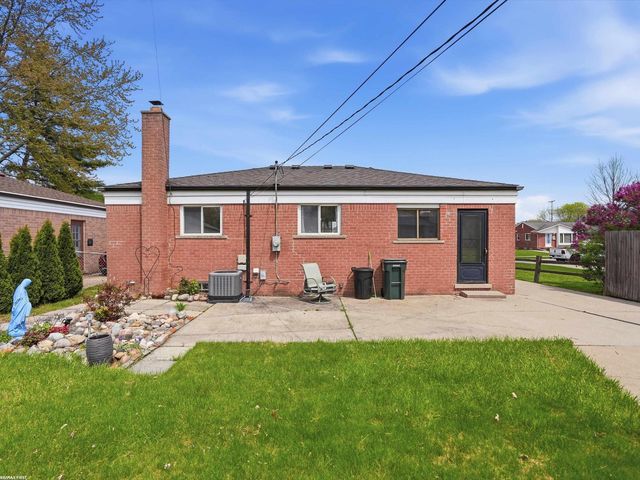 21620 Francis Street, St Clair Shores, MI 48082