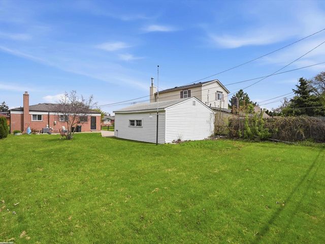 21620 Francis Street, St Clair Shores, MI 48082