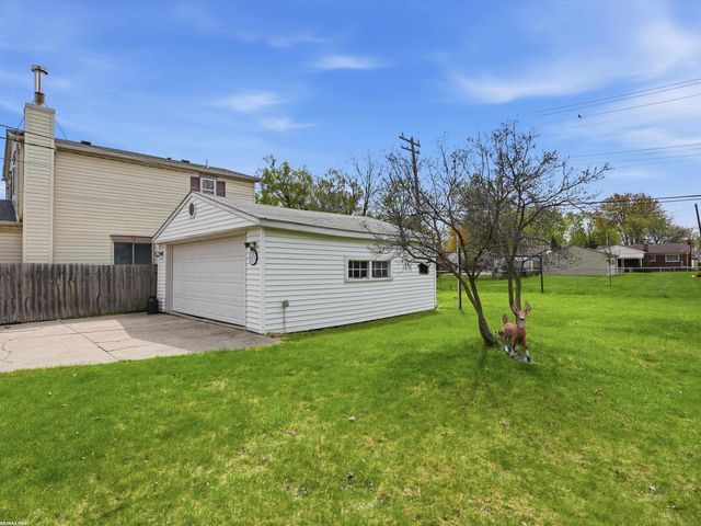 21620 Francis Street, St Clair Shores, MI 48082