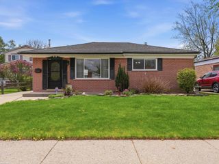 21620 Francis Street, St Clair Shores, MI 48082