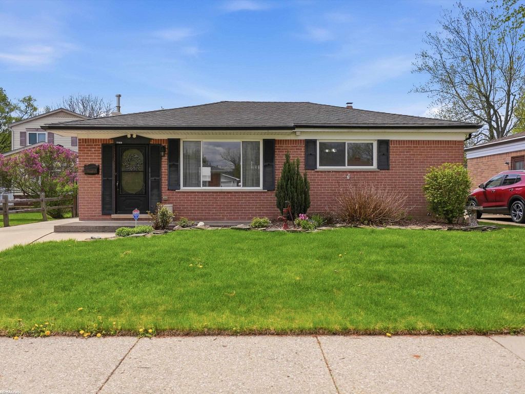 21620 Francis Street, St Clair Shores, MI 48082