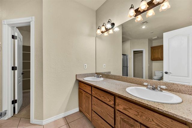 8113 SW Cherokee Ave, Lawton, OK 73505
