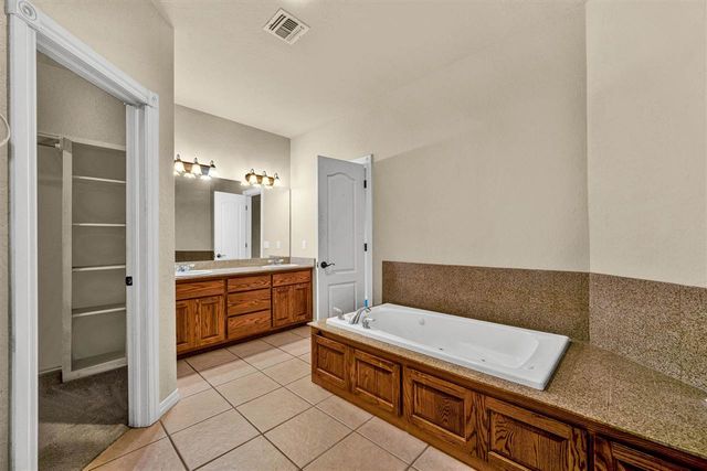 8113 SW Cherokee Ave, Lawton, OK 73505