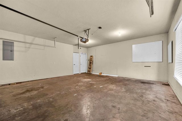 8113 SW Cherokee Ave, Lawton, OK 73505