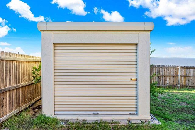 8113 SW Cherokee Ave, Lawton, OK 73505