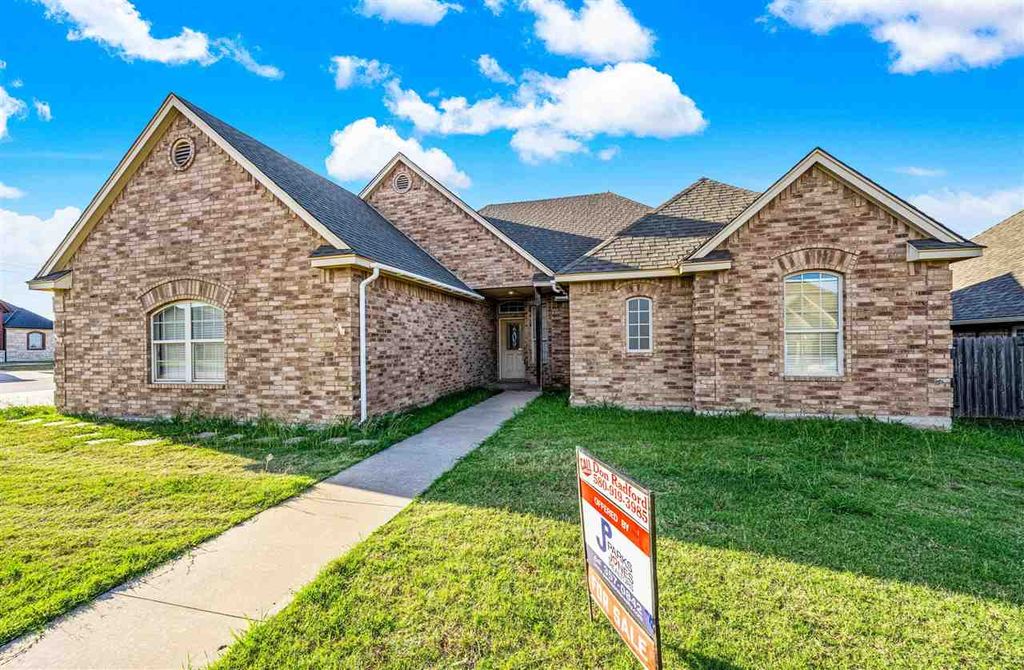 8113 SW Cherokee Ave, Lawton, OK 73505