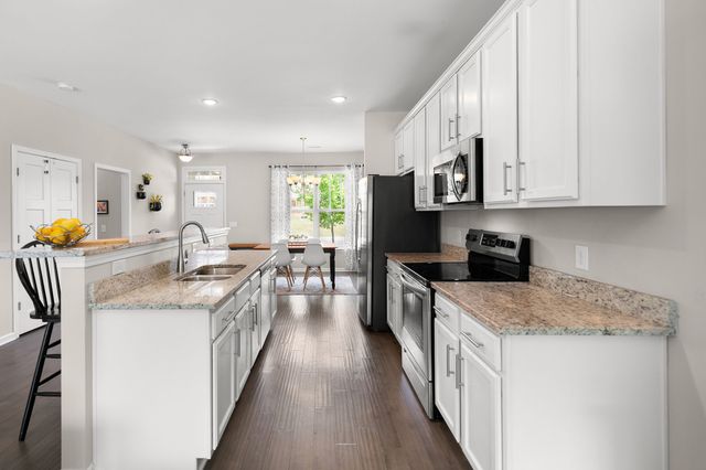 707 Monarchos Bnd, Burns, TN 37029