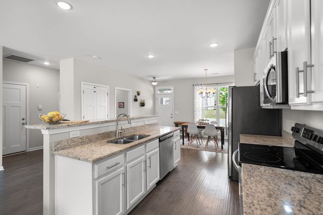 707 Monarchos Bnd, Burns, TN 37029